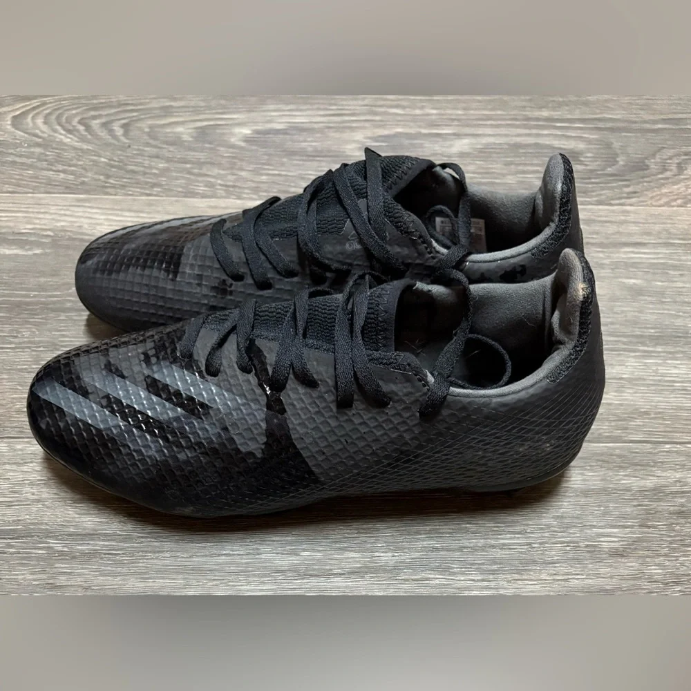 Adidas Size 6 Black Soccer Cleats